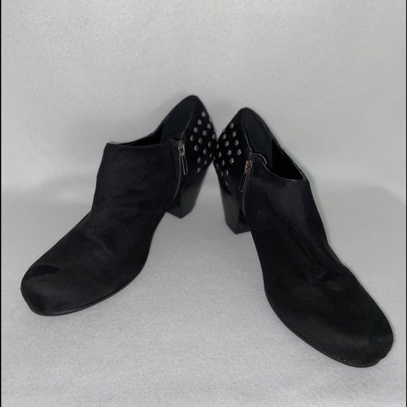 Baretraps Size 9 Black Studded Ankle Bootie. - Picture 3 of 15